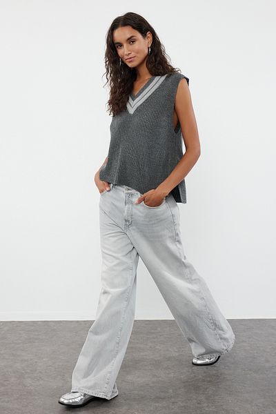 Trendyol Collection V-Neck Anthracite Knitwear Crop Sweater - TWOAW21BZ0135