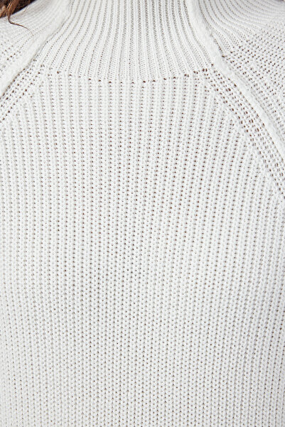 Trendyol Collection Ecru Wide Fit - Sustainable Knitwear Sweater TWOAW25KZ00032
