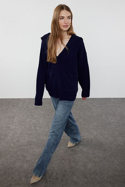 Trendyol Collection Granatowy sweter z dzianiny - kieszeń szczegółowa TWOAW25KZ00162