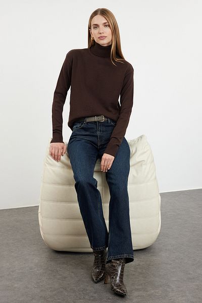 Trendyol Collection Тъмнокафяв трикотажен пуловер с висока яка - широка вълна Twoaw25Kz00026