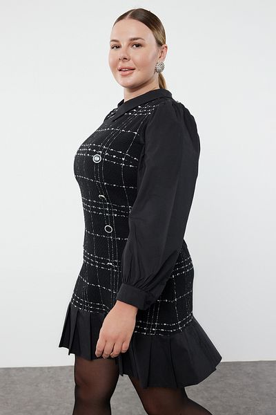 Trendyol Curve Schwarzes kariertes Mini-Tweedkleid mit Hemdkragen TBBAW24AH00112