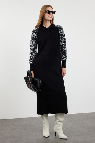 Trendyol Modest Μαύρο πλεκτό φόρεμα με μοτίβο πόλο με μανίκια - TCTAW24EB00129