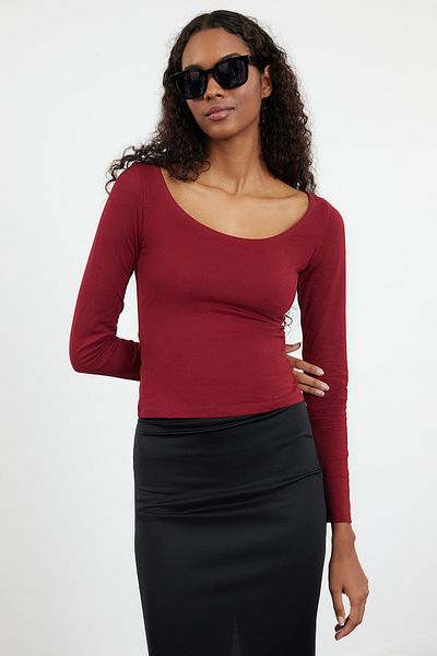 Trendyol Collection Πλεκτή μπλούζα με λαιμόκοψη σε χρώμα Plum - Εφαρμόζεται στο σώμα, TWOAW25BZ00025