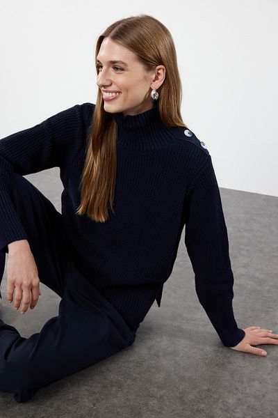 Trendyol Collection Sötétkék kötöttáru pulóver - gallérgombos részlet TWOAW25KZ00123