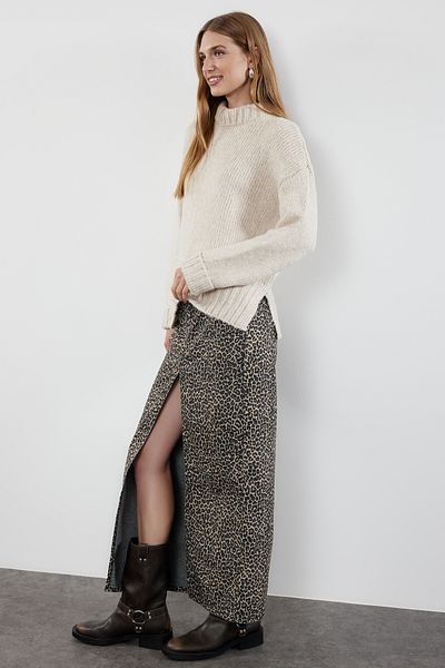 Trendyol Collection Pulover de tricotaj cu textura moale cu gât crew - TWOAW24KZ00281