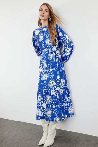 Trendyol Modest Námořnické modré šaty s květinovým vzorem s páskem - TCTAW24EB00113