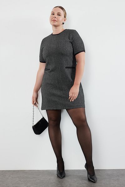 Trendyol Curve Κομψό Midi Tweed καρό φόρεμα - Λεπτομέρεια με φερμουάρ TBBAW25AH00022