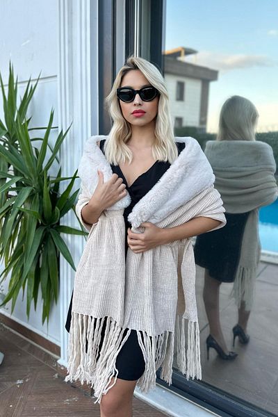 For Angels Poncho cu ciucuri cu guler de blană bej 2370509 STD