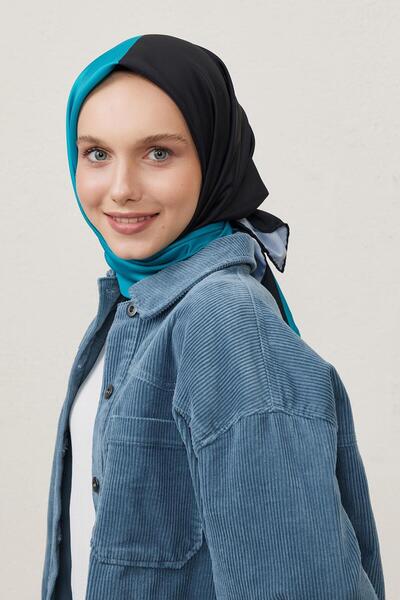 Qef Black and Leaf Colored Scarf