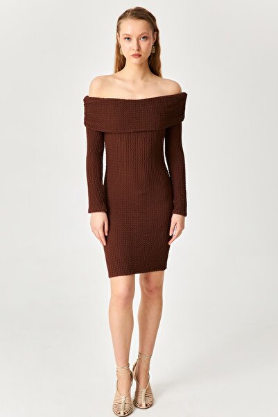 Kallisto Rochie tricotată cu mânecă lungă cu guler Carmen maro