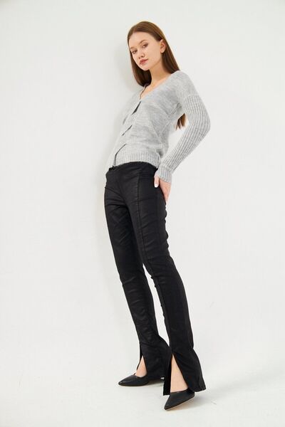 Kutaf Paçası Yırtmaçlı Parlak Kadın Pantolon