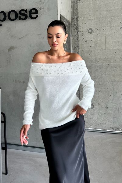 MODAGEN Damen-Strickpullover mit weißem Steindetail und Madonna-Kragen