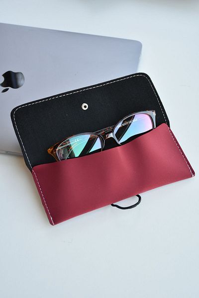 LOOKUP NEW Velvet Stitched - Glasses Container with Pockets and Lid Anti-Break, Burgundy Red
