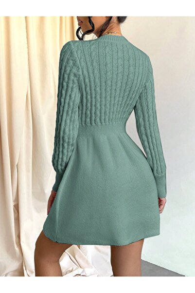 ATEMODAA Πλεκτό Φόρεμα - Λεπτομέρεια πλεξούδας μαλλιών