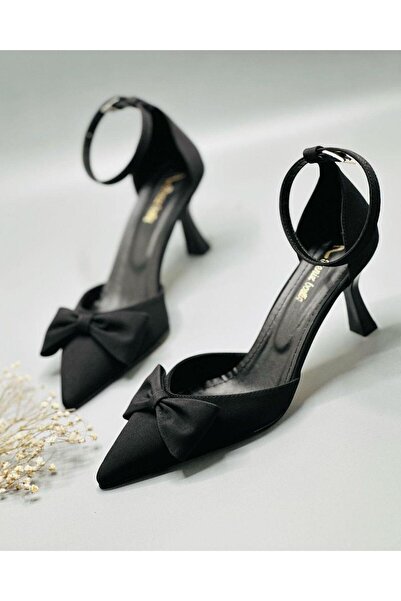 ALNASER MODA Černé saténové večerní šaty s mašlí - dámské boty na podpatku