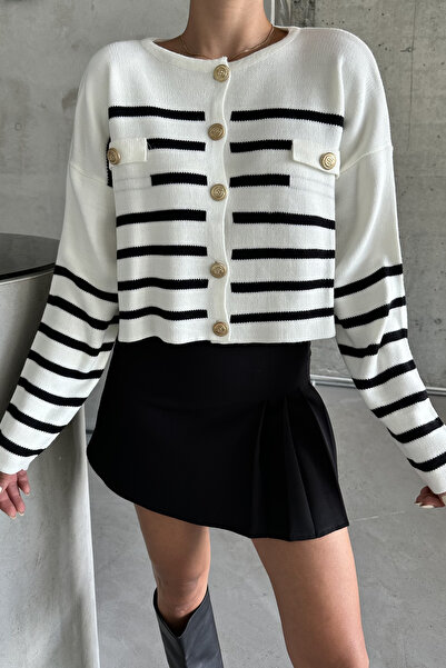 MODAGEN Weiß-schwarz gestreifte Damen-Strickjacke mit Taschendetail und Knöpfen