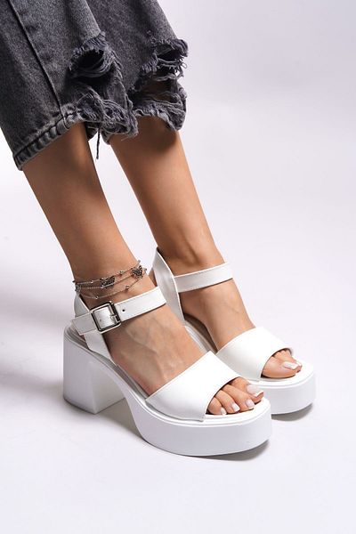 Riccon Thirevne Damen-Sandalen mit Absatz0012502Sandweiß