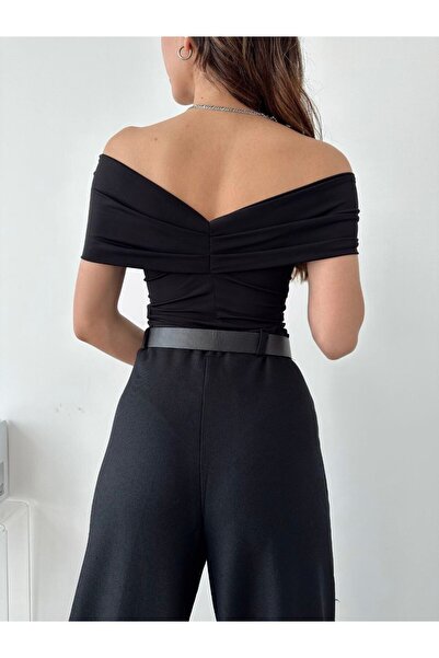 Thebulut Sandy Kumaşlı Madonna Yakalı Kadın Crop-Bluz