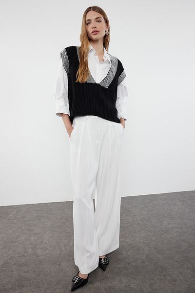 Trendyol Collection Sweter z miękkiej dzianiny w bloki kolorów - szeroki krój, czarny TWOAW21BZ0014