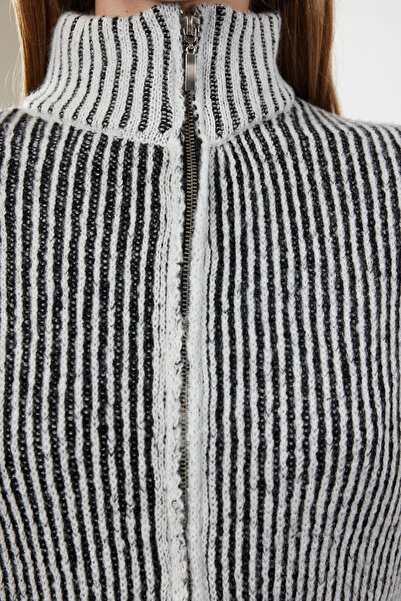 Trendyol Collection Stand Collar Zippered Soft Textured Ecru Vest - Twoaw25Ye00033