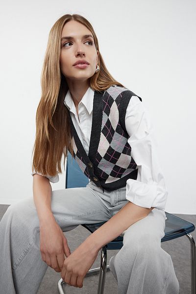Trendyol Collection V-nyakú antracit kötöttáru mellény - TWOAW22BZ0047