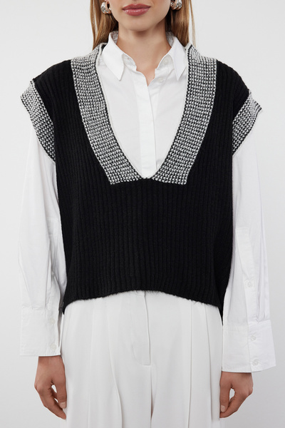 Trendyol Collection Пуловер от мек трикотаж с блокирани цветове - широк, черен TWOAW21BZ0014