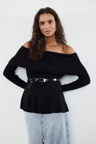 Trendyol Collection Schwarzer Strickpullover mit Carmen-Kragen – Gürtel, TWOAW25KZ00086