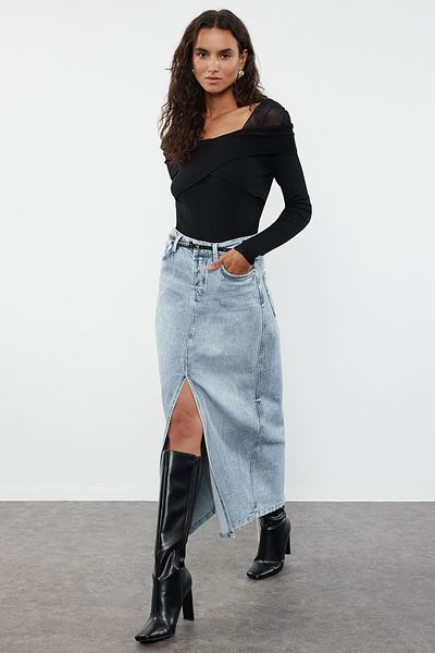 Trendyol Collection Czarny sweter z dzianiny Premium - tiul, detale, specjalna włóczka Twoaw25Kz00031