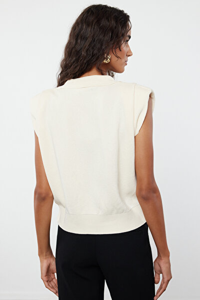 Trendyol Collection Polo Collar Ecru Vest - Regular Fit TWOAW25YE00011