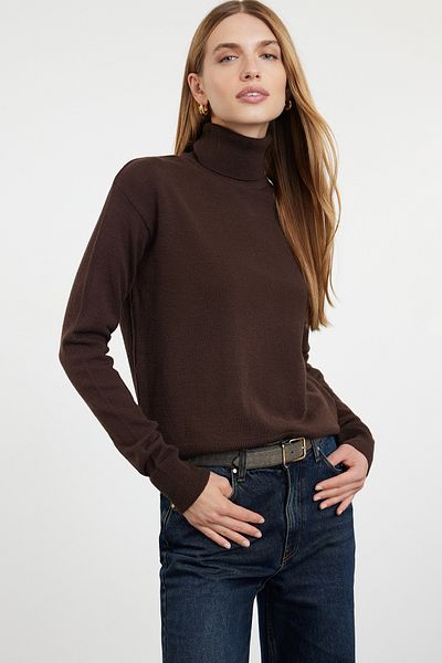 Trendyol Collection Тъмнокафяв трикотажен пуловер с висока яка - широка вълна Twoaw25Kz00026