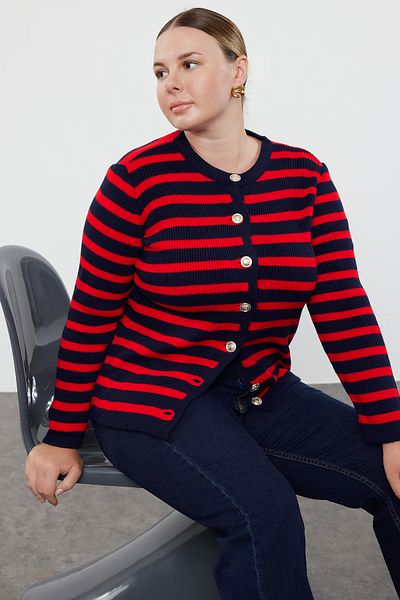 Trendyol Curve Marineblau-rot gestreifte Jacke Look Strickjacke TBBAW24AV00011