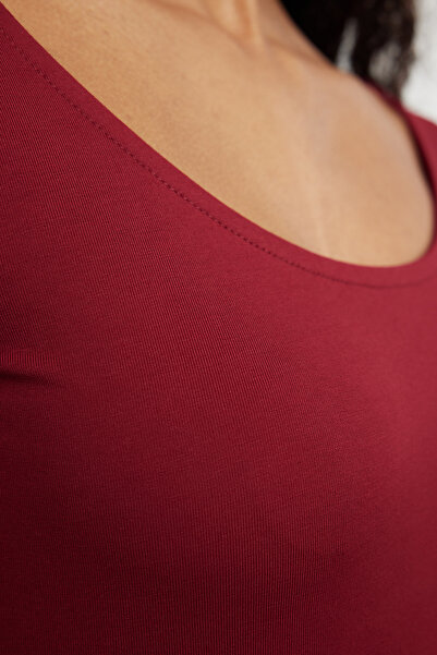 Trendyol Collection Pletená halenka s bazénovým límcem ve švestkové barvě – padnoucí na tělo, TWOAW25BZ00025