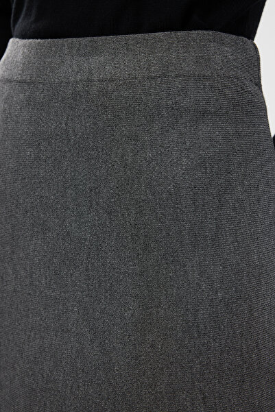 Trendyol Collection Spódnica midi z dzianiny o wyglądzie merceryzowanej przędzy premium/specjalnej przędzy TWOAW25ET00005