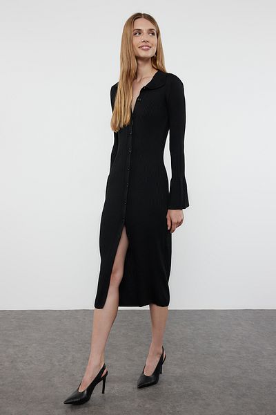 Trendyol Collection Černé Maxi pletené šaty s polo výstřihem – detail rukávu, TWOAW24EL00046