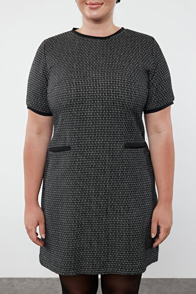 Trendyol Curve Κομψό Midi Tweed καρό φόρεμα - Λεπτομέρεια με φερμουάρ TBBAW25AH00022