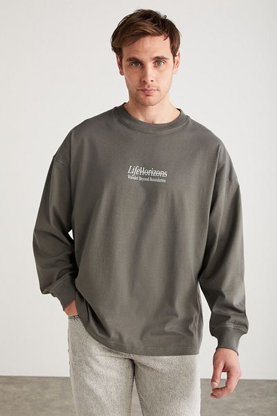 GRIMELANGE Benito pánské – šedé triko oversize, 100% organická bavlna, detail zadního potisku, krátký rukáv