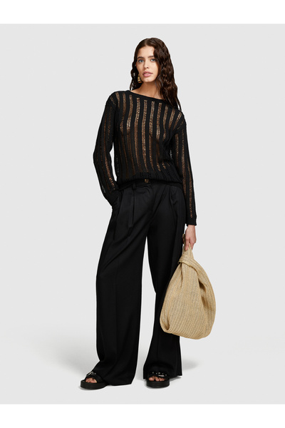 Sisley Kadın Siyah Pamuk Karışımlı Örgü Motifli Düşük Omuzlu Kayık Yaka Kazak
