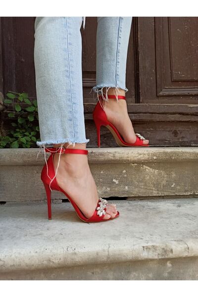 Atelierby DS Kırmızı Saten Yaprak Taşlı 11 cm Tek Bant Kadın Topuklu Ayakkabı