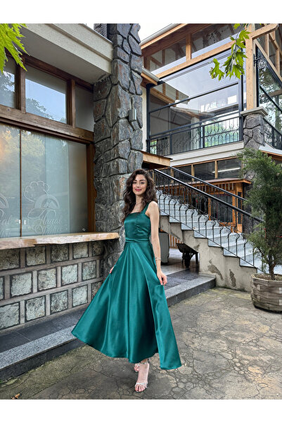 BEYZATURAN فستان Aura من الساتان باللون الأخضر الزمردي