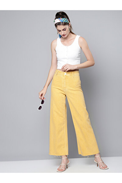 Sassafras By Styli Ribbed Button Front Sleeveless Crop Top