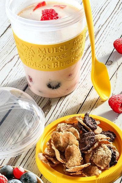 Buffer 3 Pieces Take'n Go Practical Portable Fruit Yogurt Container with Lid and Spoon