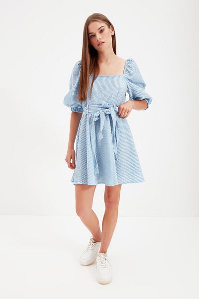 Trendyol Collection Modré kostkované mini tkané šaty TWOAW22EL0051 s čtvercovým límcem s otvorem v pase