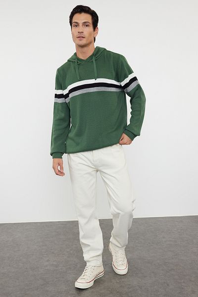 Trendyol Collection Grün gestreifter Slim-Fit-Strickpullover mit Kapuze – TMNAW21KZ0517