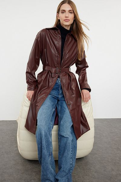 Trendyol Collection Weinroter Trenchcoat aus Kunstleder - Regular Fit TWOAW25TR00010