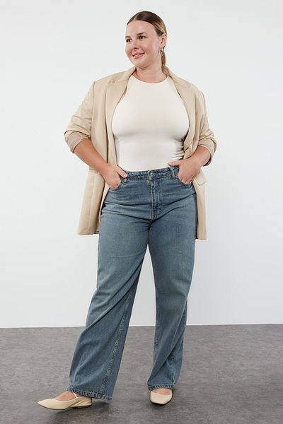 Trendyol Curve Blaue Vintage-Jeans mit verwaschenem Effekt und hoher Taille, weites Bein, Übergröße TBBSS24CJ00042