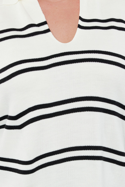 Trendyol Curve Екрю смугастий поло з коміром-стійкою TBBAW24AN00013