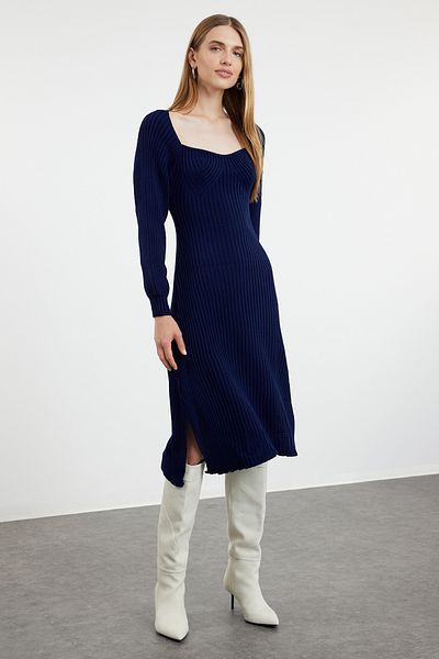 Trendyol Collection Szívgalléros sötétkék Midi kötöttáru ruha - TWOAW24EL00212