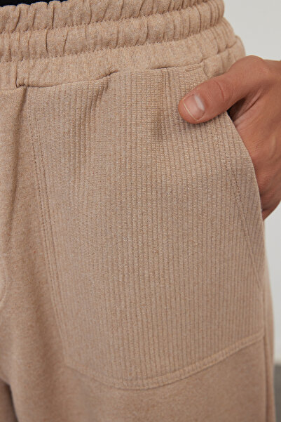Trendyol Collection Παντελόνι φούτερ Mink Oversize/Wide Cut με υφή υφασμάτινη λεπτομέρεια με ανοιχτό πόδι TMNAW24EA00025