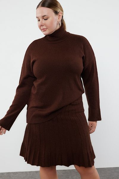 Trendyol Curve Braunes Rollkragen-Strickwarenset – TBBAW25CP00000 mit Nahtdetail