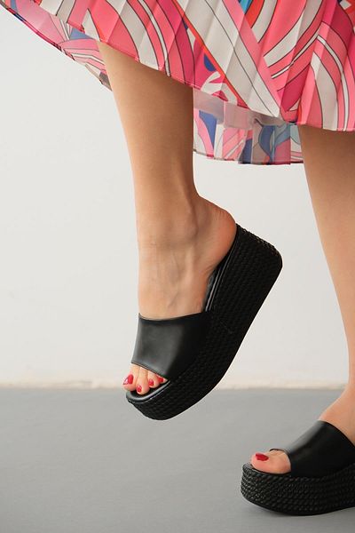 TOPUK Danielle Black Straw Look Sole Wedge Heel Slippers